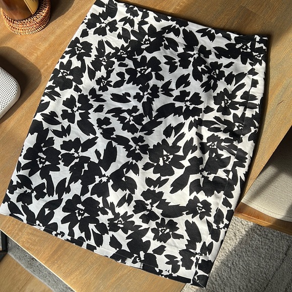 LOFT floral pencil skirt - Picture 1 of 2
